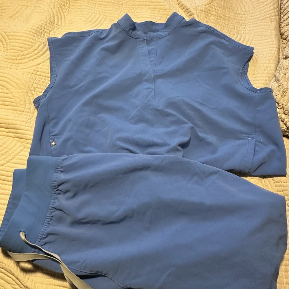 Ceil blue figs scrub set
